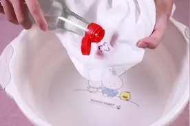 衣服画上笔迹洗不掉怎么办?教您简单清洗方法,省时省水又省力