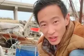 船长吃海鲜之前先把锅盖扔了出去，网友：吃完饭还能找得回来吗？视频封面