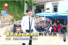 张艺兴和女粉丝合照，结果女粉丝第一反应是开美颜视频封面