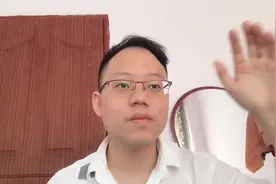 32岁普通工人要花1万8去培训机构学5个月运维，程序员没那么好当视频封面