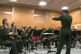 简直燃爆了，日本军乐团演奏柯南主题曲视频封面