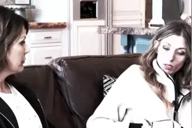 女模特疯狂减肥患厌食症，瘦成皮包骨，来中国吃了火锅，痊愈了！视频封面