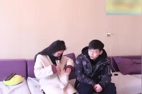 妻子腿上有淤青，丈夫感觉奇怪，偷偷跟去明白一切视频封面