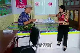 赵四刚学会玩微信，就发语音四处喊话请客吃饭视频封面