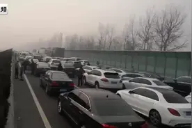 京港澳高速邯郸段出现堵车，开车上高速不要占据应急车道视频封面