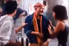 光头佬麦嘉追求徐小凤与表哥大打出手，上演苦情戏，河南人能听懂视频封面