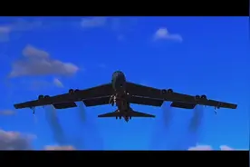 美国空军再次展示了B2轰炸机F-22战机力量，向世界展示谁才是老大视频封面