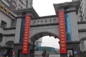 汉江师范学院，十堰第三的大学，校门有点像高档小区的大门啊视频封面