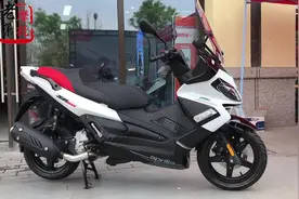阿普利亚SR MAX250踏板摩托车油箱15升 续航超400km kyb减震 评测视频封面