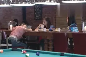 樊斌给小北发结婚请柬，闺蜜们帮她出“损招”，真是太搞笑了视频封面