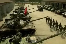 美女进部队穿常服不训练，旅长大怒，结果得知女子的军衔直接敬礼图片