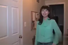 中国小留学生在美国寄宿生活曝光！吃得不习惯！晚上还断网！视频封面