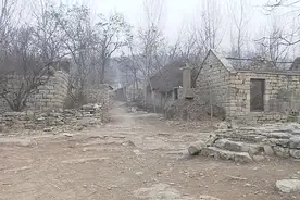 李九与刘洪争夺铁路控制权，没想到刘洪武艺高强，将李九打败