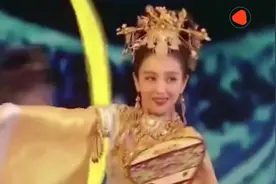 佟丽娅的一曲敦煌飞天美的不可方物，一定是画中走出来的仙女吧！视频封面
