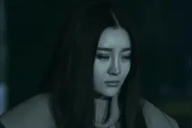 变态理发店老板竟然杀了自己女友，还剪下她的头发视频封面