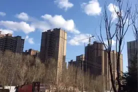 实拍哈尔滨这个回迁小区厉害了，还没开盘，就有人出价了视频封面