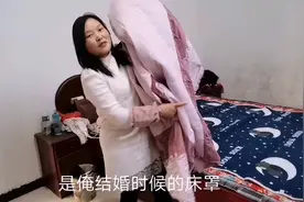 天冷了，小韩给妈妈买个电热毯铺上，俗话说，闺女是妈妈的小棉袄视频封面