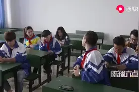 陈翔六点半学生上课玩手机，老师没收6台手机，摔地下变成7台？