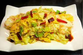 醋溜包菜的家常做法，口感清脆，开胃下饭。