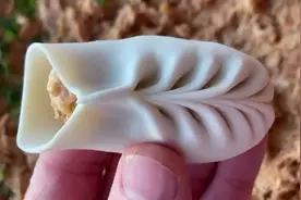 老爸教我捏老鼠饺子，这手法等下一个鼠年我也学不会呀