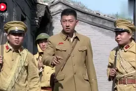 小鬼子进村了，看见漂亮姑娘正在洗衣服，这下有好戏看了！视频封面