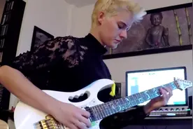 短发妹子电吉他演奏 吉他上帝 史蒂夫范经典-上帝之爱