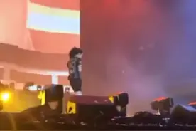 莫文蔚天津开唱献《五环之歌》还逗，观众笑的都没法说了视频封面