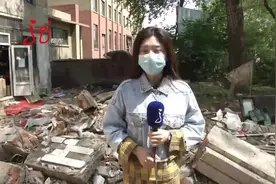 违建拆除十来天 建筑垃圾随意堆放 到底谁来管一管视频封面