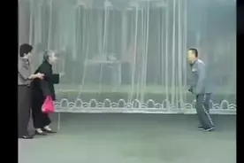 民间小调-《妈妈来看我》看得心都碎，真感人！视频封面
