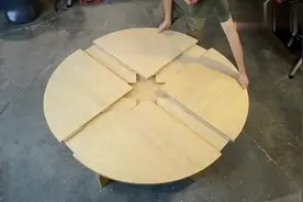 小师傅制作旋转能变大的桌子，终于知道里面是什么机械原理了！视频封面