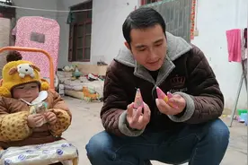 老妈给了三个小烟花，不知道效果怎么样，晚上燃放看下