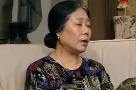 喜欢给人介绍对象的大妈  女大九  手拉手  革命路上一块走视频封面