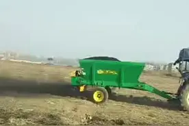 3方撒肥机牵引式撒粪车图片