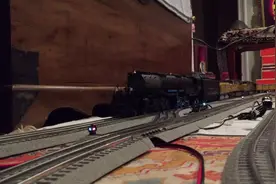 火车迷家中的蒸汽火车，竟然还会喷烟的