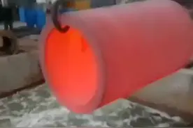 把烧红的铁块放进凉水里，这结果是你想要的吗？视频封面