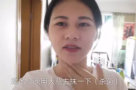 妹子睡懒觉没去买菜做饭，简单2个水煮蛋当中午饭，既减肥又省钱