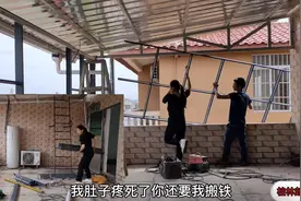 二丫来月经肚子疼死，老公硬要拽她去工地装窗户，这日子还怎么活视频封面