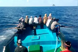 都说钓鱼不累，你来试试这种钓法，坚持一小时算你赢