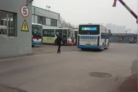 太原新增多辆纯电动公交车，都是S开头，底板可升降，你有坐吗？视频封面