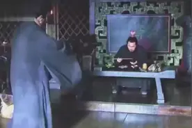 曹操听到败报怒了，把饭碗扣在桌子上，不料又继续吃了视频封面