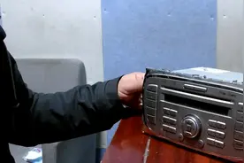 听说福特经典福克斯的CD机效果很好今天我就拆一台给你们看！视频封面