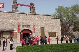 河南开封一景区免费开放引来游客排长队视频封面