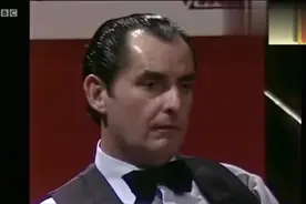 在斯诺克比赛中抽烟？这姿势是真的凶悍，不愧是奥沙利文的教练！视频封面