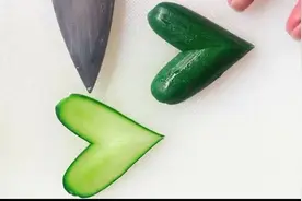 果盘教学，如何快速把黄瓜切成心形视频封面