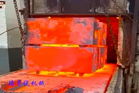 都说水火不相容，看看是不是真的，2000度的铁扔进水池里视频封面