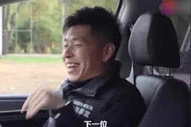 学车小伙给教练送礼，一说他家是做什么的，教练直接轰走！视频封面