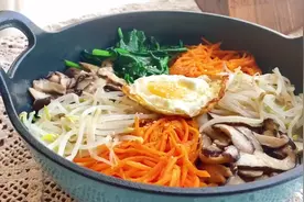 上班的中午吃点啥？试试石锅拌饭，20分钟就出锅，有饭有菜太香了视频封面