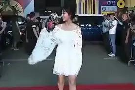 亲爱的热爱的：杨紫用李现的台词对李现撒娇，李现忍不住笑场视频封面