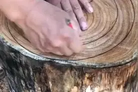 把木头掏空做成的凳子，古代没有电锯的话，这种活是怎么做的？视频封面