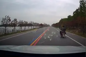 马路中间不是双实线，竟然是三种颜色？这是怎么回事？视频封面